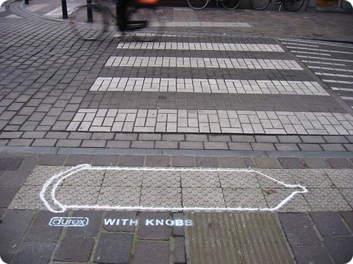 street-ads-durex-knobs
