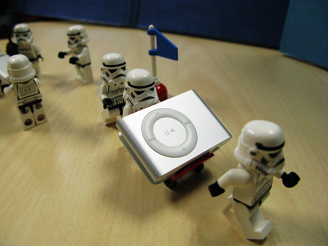 petites-mains-apple